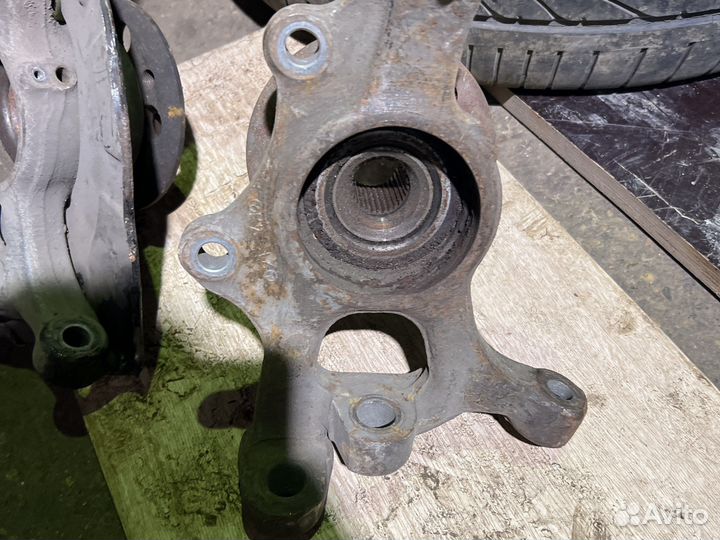 Поворотный кулак левый Мерседес W221 S221 4x4