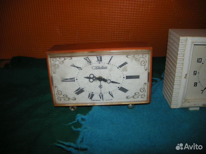 Часы Севани Слава Slava Янтарь будильники