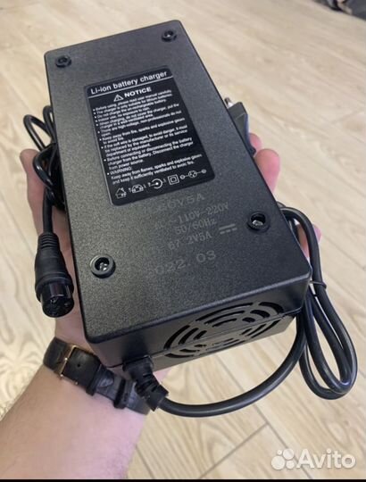 Зарядное устройство 60v (67.2) -5 ампер (А)