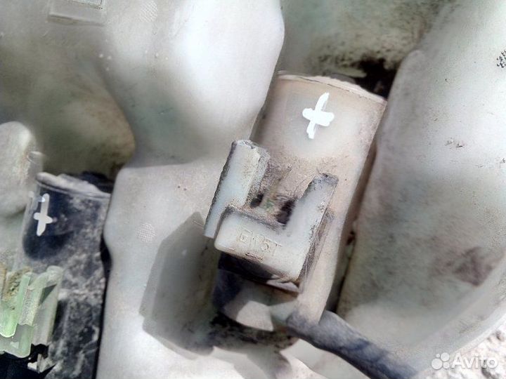 Бачок омывателя Subaru Forester SG5 EJ205 2003