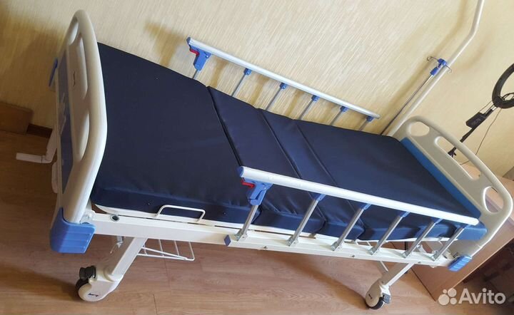 Кровать медицинская механическая Barry с матрасом