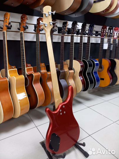 Бас-гитара Новая