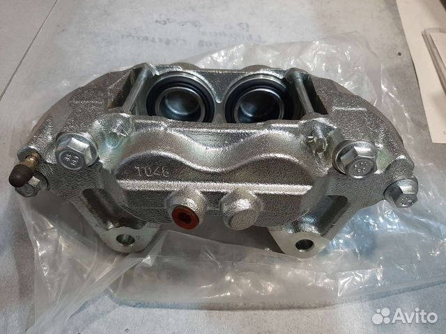 Суппорт тормозной передний правый Land Cruiser 120