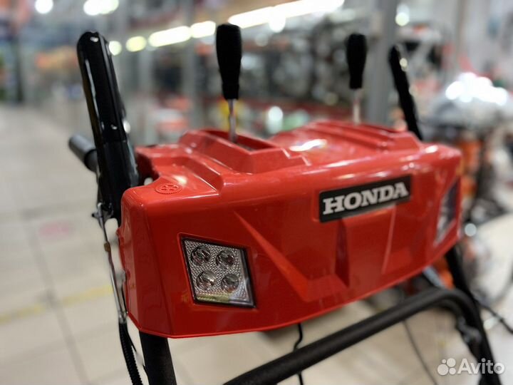 Снегоуборщик бензиновый Honda HSS 13HP