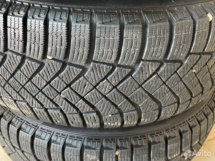 Pirelli Ice Zero FR 225/55 R17 102W