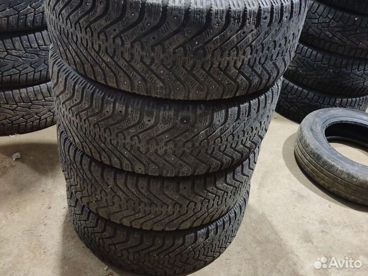 Goodyear UltraGrip 500 215/55 R17 94T
