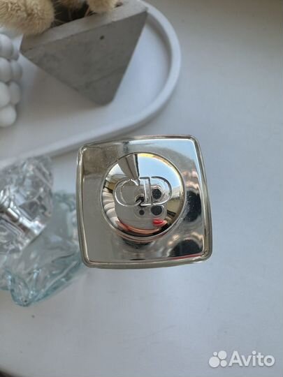 Пустые флаконы от парфюма