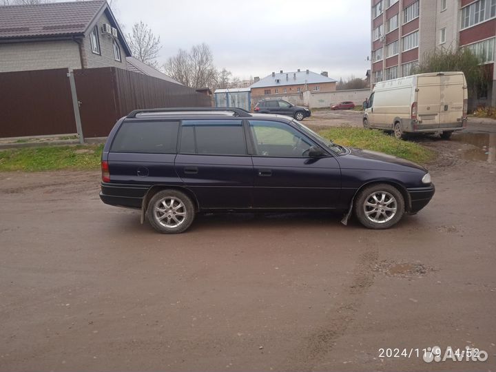 Opel Astra 1.4 МТ, 1996, 295 121 км