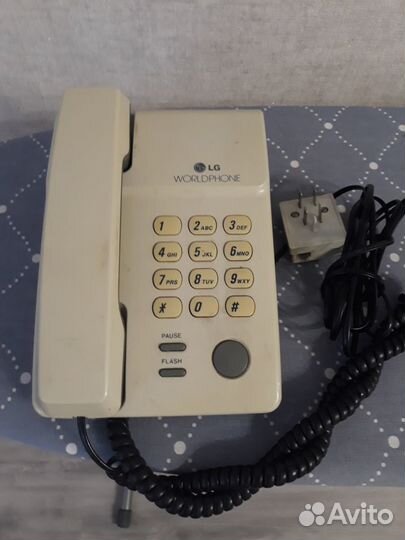 Телефон LG