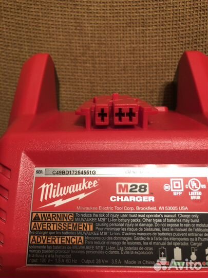 Зарядное устройство Milwaukee М28