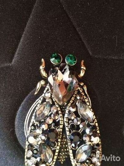 Брошь-муха с разноцветными камнями Сваровски