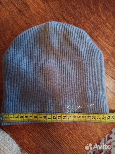 Продам демисезонную женскую шапку