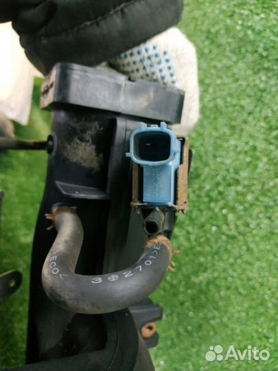 Топливная рампа с форсунками Nissan Primera P12