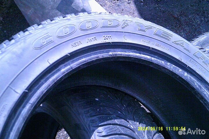 Goodyear UltraGrip Ice+ 215/55 R17