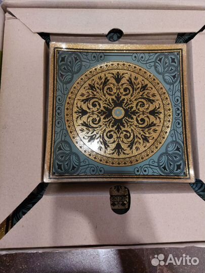 Набро тарелок