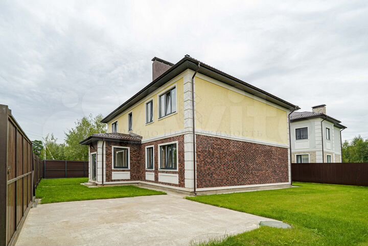 Коттедж 280 м² на участке 6 сот.