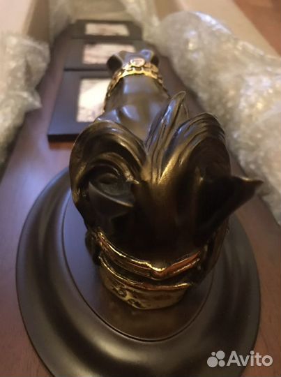 Настенные фоторамки с полкой