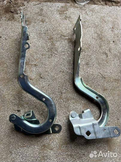 Петля капота правая левая Renault Kaptur