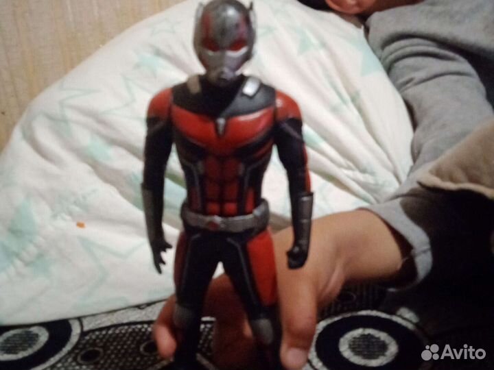 Игрушка человек-муравей