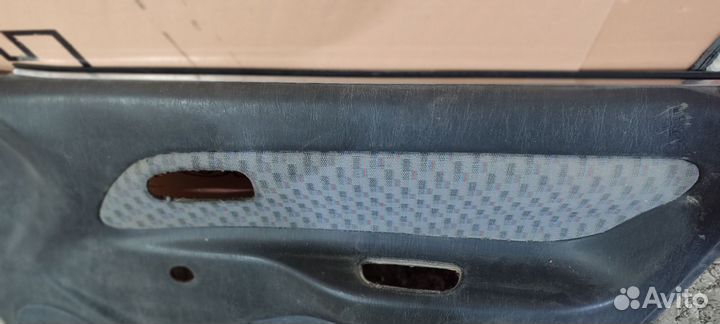 Обшивка двери Toyota Corolla AE-100