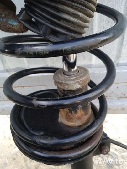 Стойка передняя правая peugeot 206 в сборе