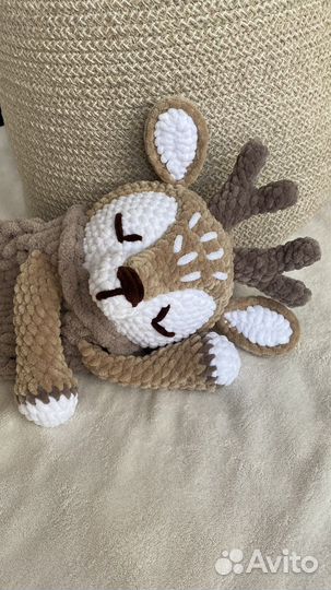 Вязаная игрушка-пижамница олень