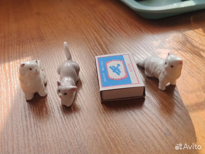 Фарфоровые фигурки кошечки