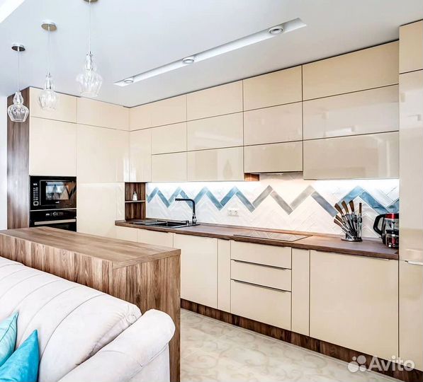 Угловая в потолок кухня на заказ