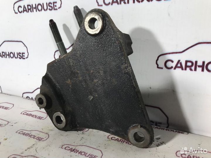 Кронштейн двигателя передний левый Mitsubishi