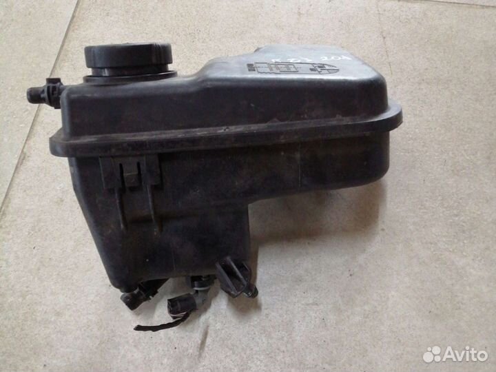 Расширительный бачок на bmw X 3 e 83 2.0d