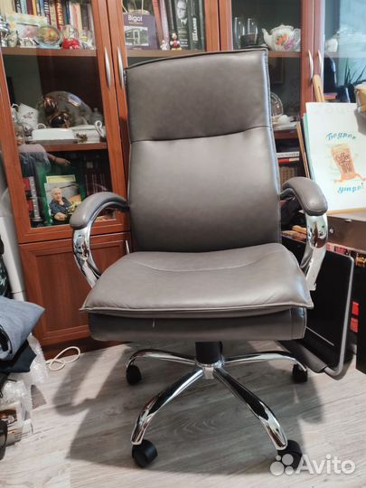 Компьютерное офисное кожаное кресло бу