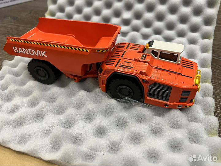 Модель подземный грузовик sandvik TH663