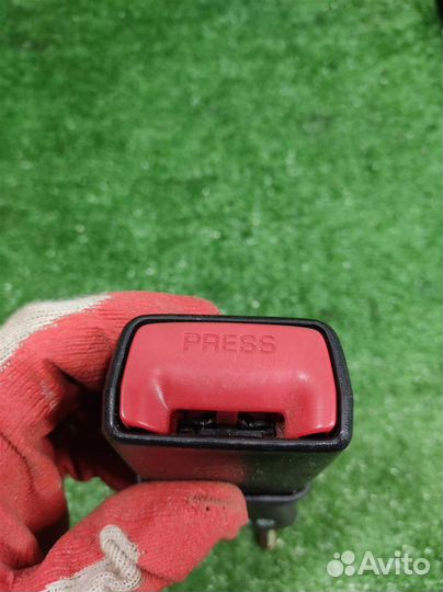 Замок ремня безопасности задний правый Lexus RX30