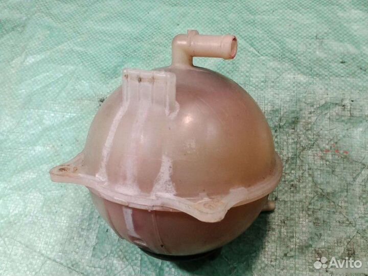 Расширительный бачок Volkswagen Vento