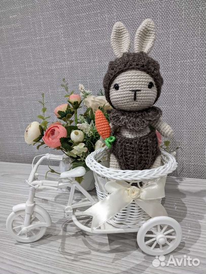 Вязаные игрушки зайка