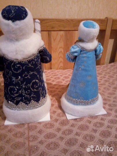 Дед Мороз и Снегурочка под елку