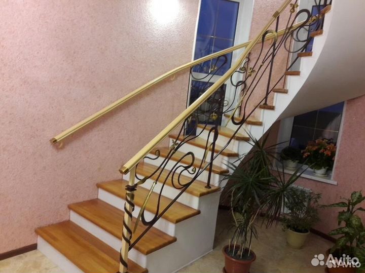 Металлическая лестница, кованая лестница