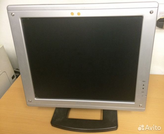 Монитор для компьютера 19 дюймов + клавиатура