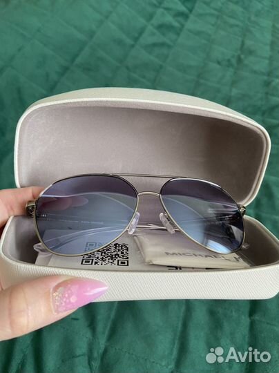 Солнцезащитные очки Michael Kors