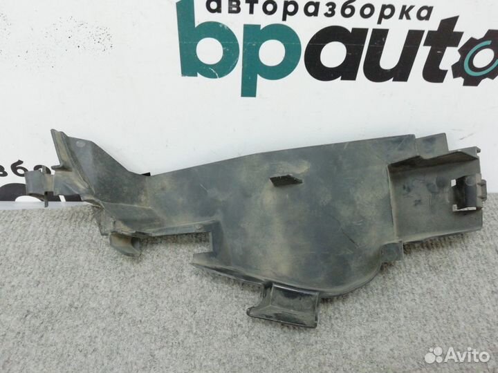 Направляющая воздушного потока левая дефлектор