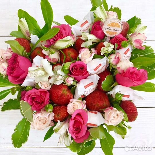 Вкусные букеты из клубники и цветы
