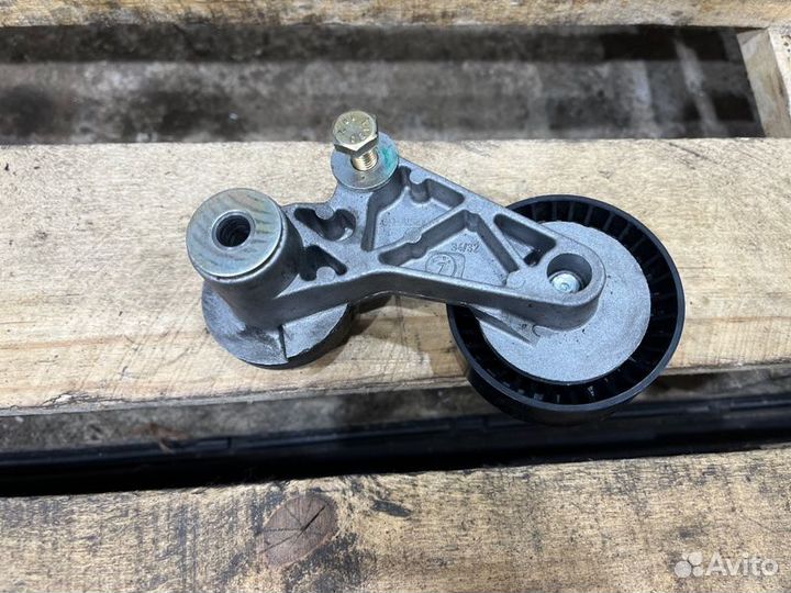 Ролик натяжной навесного оборудования Bmw 7 E38