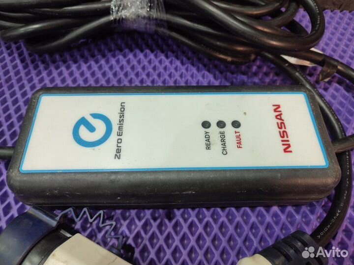 Зарядное устройство Nissan Leaf AZE0-061302 EM57