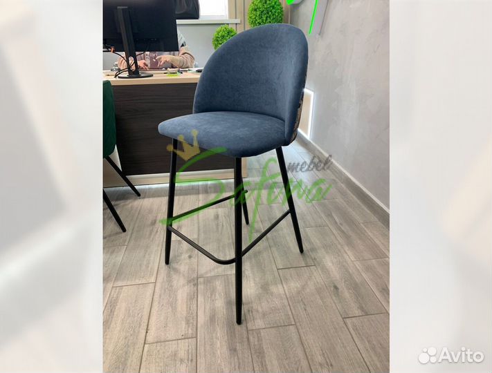 Полубарный стул Лион