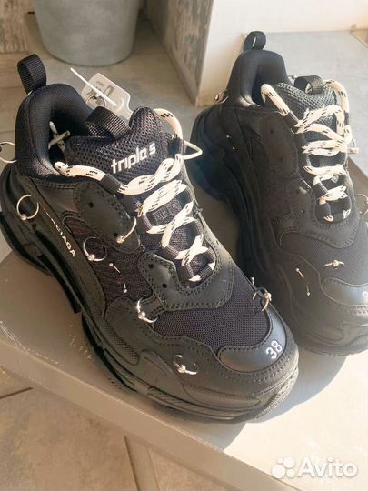 Кроссовки balenciaga triple s пирсинг