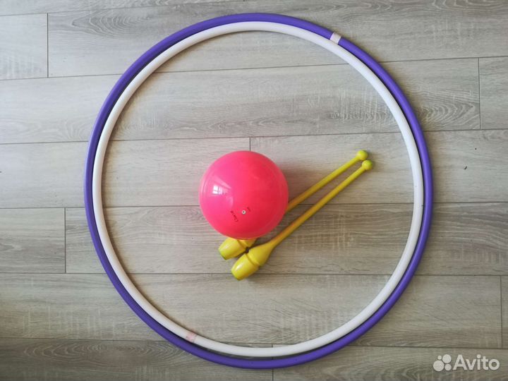 Обруч, мяч, булавы для художественной гимнастики