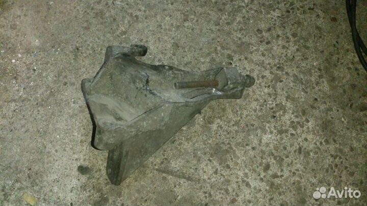 Кронштейн крепление насоса гур subaru ej25d