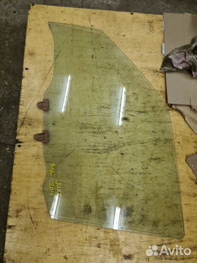 Стекло переднее левое Nissan Juke F15 HR16DE 2011