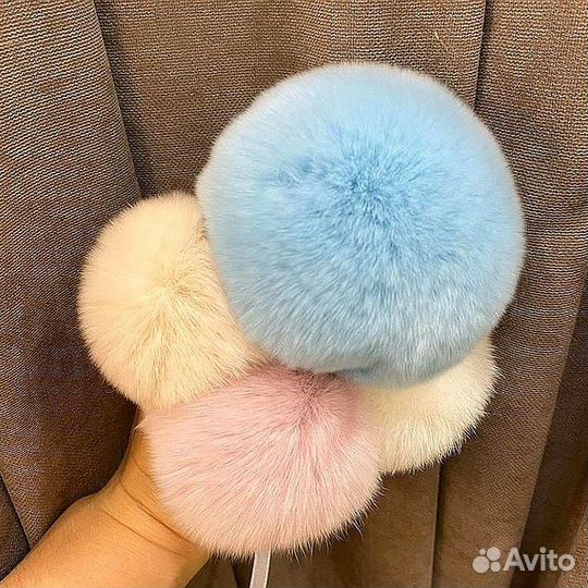 Меховые помпоны на шапки. Натуральный мех. Центр