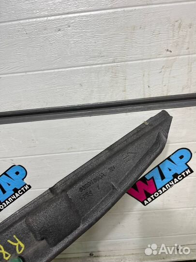 Пыльник крыла правый передний переднего правого